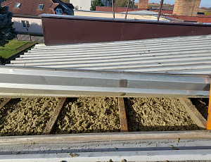 Zateplení stropu řadového domu pomocí foukané izolace